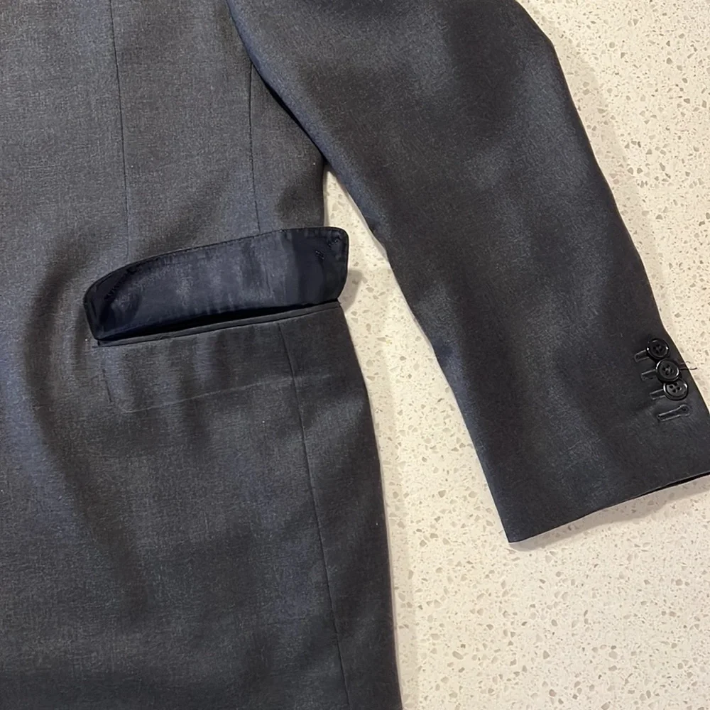 Hickey Freeman Charcoal Grey 100% wool with functional cuffs - Picture 8 of 10